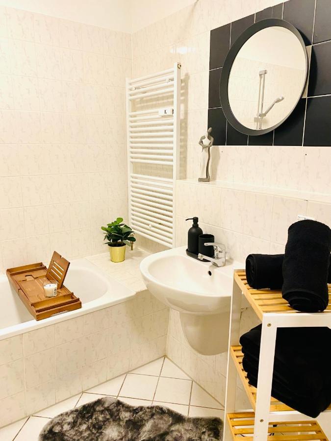 Saniertes Studio - Elisa - Mit Balkon, Wlan, Smart-Tv & Kueche In City-Naehe Erfurt Exteriér fotografie
